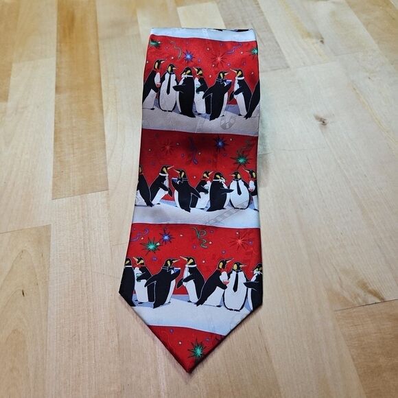 Hallmark Men's Penguins Partying Tie Red & White - Picture 4 of 8